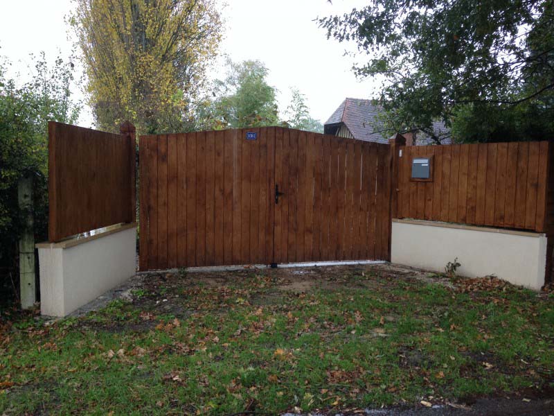 Comment entretenir un escalier et un portail en bois à Lisieux ?