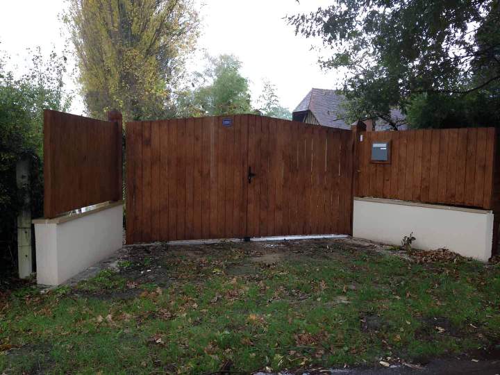 Installation de portail en bois à Lisieux
